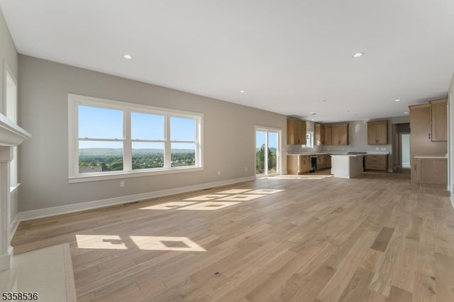 4 Spring Ct, Lopatcong Twp., NJ 08865