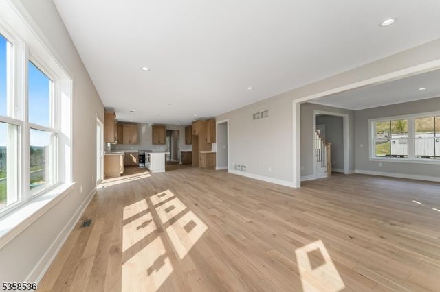 4 Spring Ct, Lopatcong Twp., NJ 08865