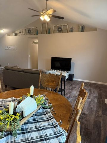 107 Blue Jay, Vinton, IA 52349