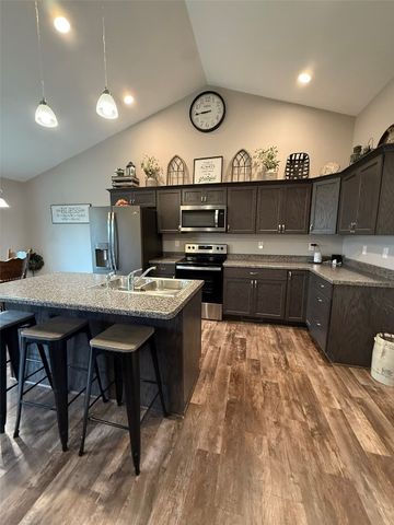 107 Blue Jay, Vinton, IA 52349