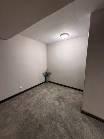 107 Blue Jay, Vinton, IA 52349