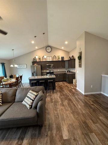 107 Blue Jay, Vinton, IA 52349