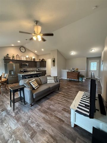 107 Blue Jay, Vinton, IA 52349