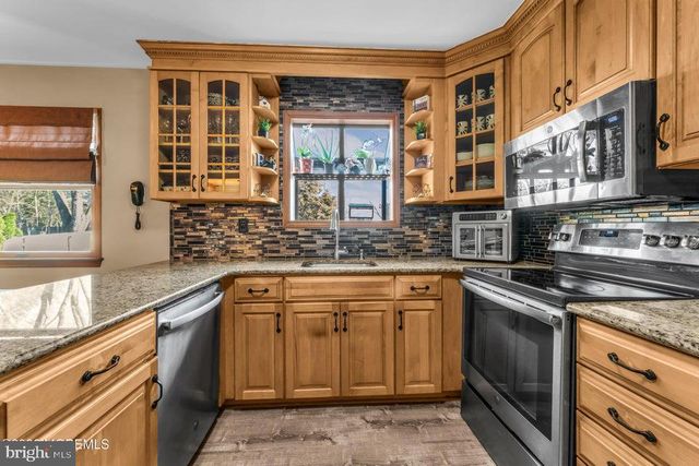 10 COBBLESTONE COURT, Howell, NJ 07731