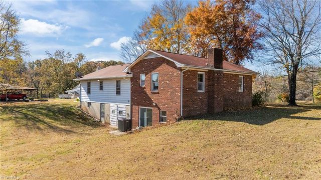 1024 Hunter Road, Lexington, NC 27295