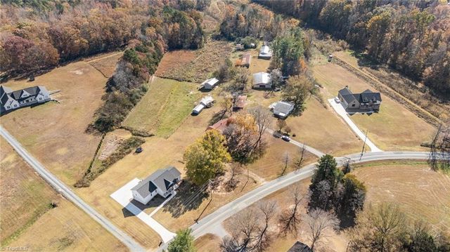 1024 Hunter Road, Lexington, NC 27295