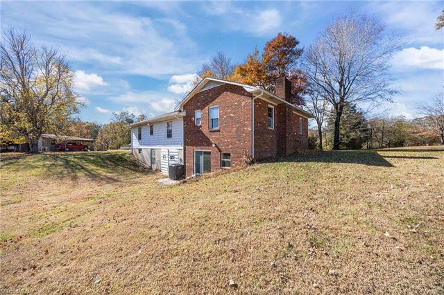1024 Hunter Road, Lexington, NC 27295