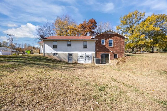 1024 Hunter Road, Lexington, NC 27295