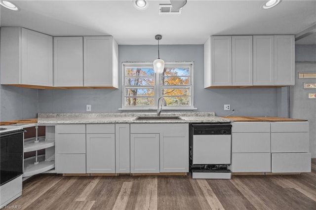 1024 Hunter Road, Lexington, NC 27295