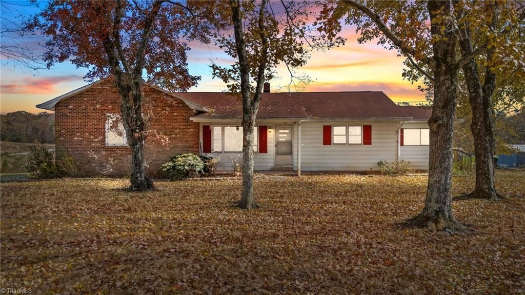 1024 Hunter Road, Lexington, NC 27295