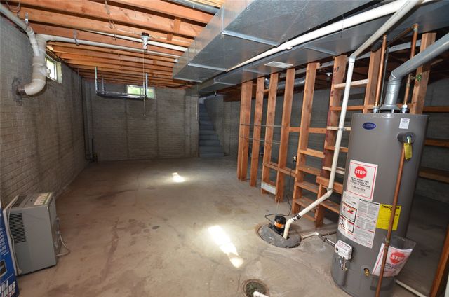 6020 NE 9th Street, Des Moines, IA 50313