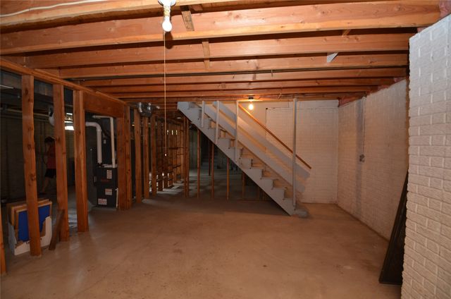 6020 NE 9th Street, Des Moines, IA 50313
