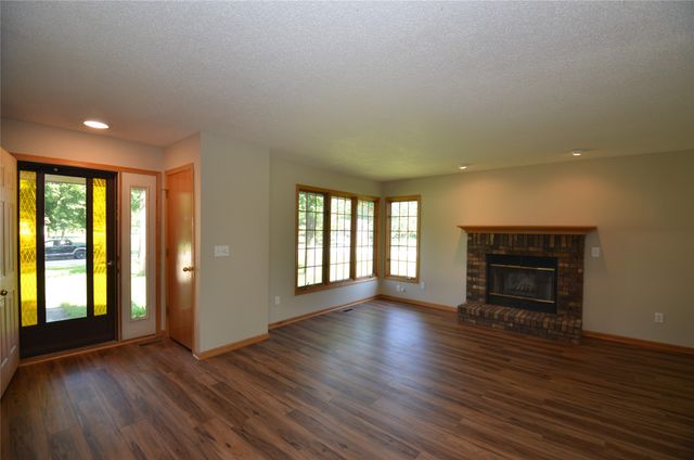 6020 NE 9th Street, Des Moines, IA 50313