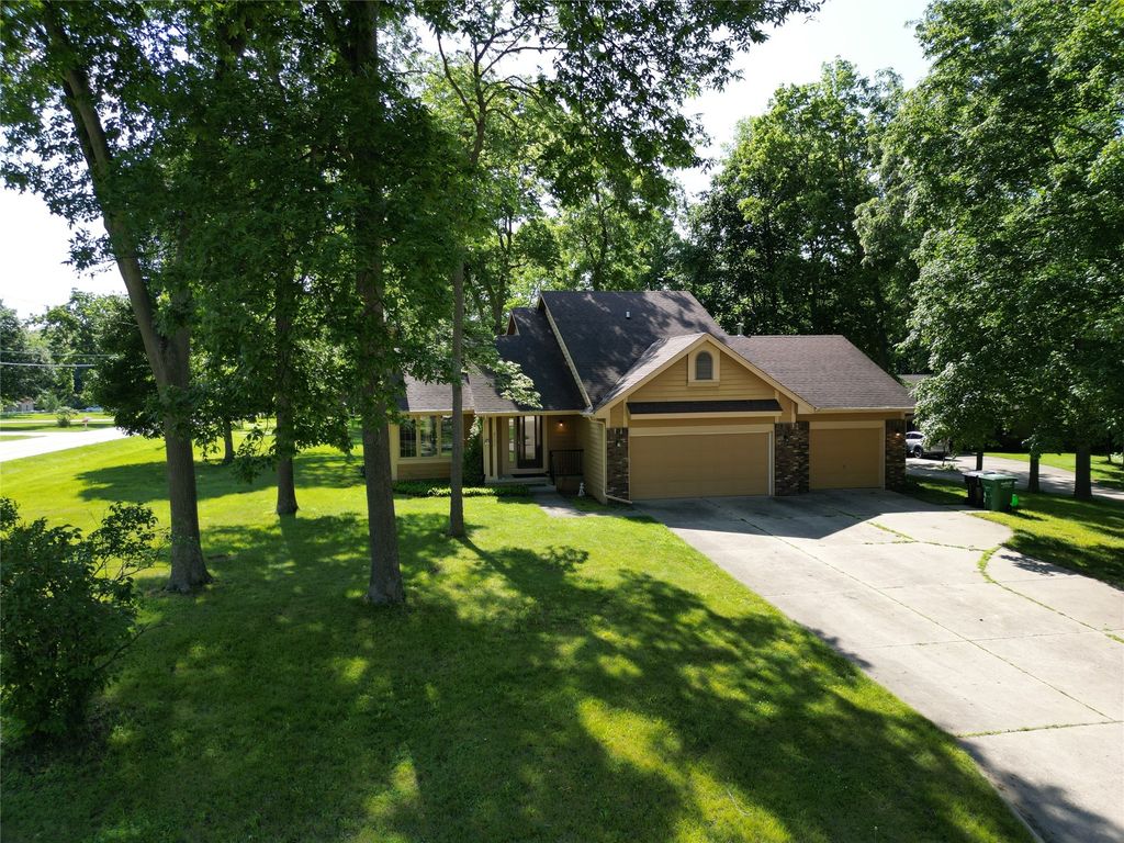 6020 NE 9th Street, Des Moines, IA 50313