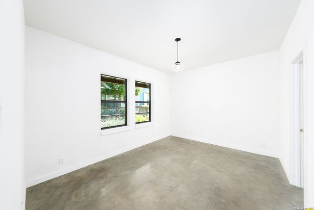 1150 N OLIVE ST, San Antonio, TX 78202