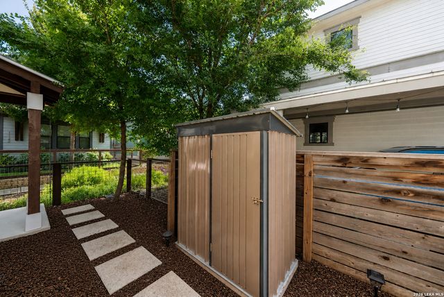 1150 N OLIVE ST, San Antonio, TX 78202