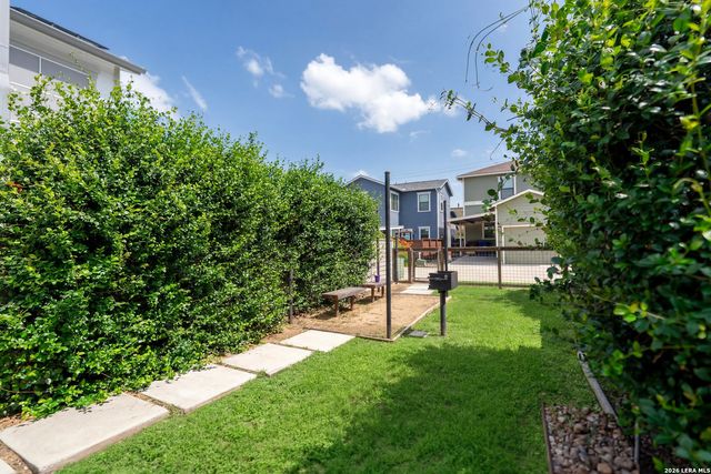 1150 N OLIVE ST, San Antonio, TX 78202