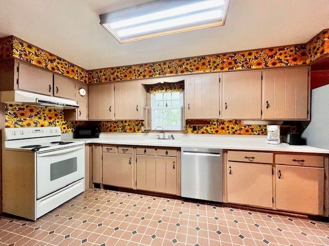 35 Country Lane, Penfield, NY 14526