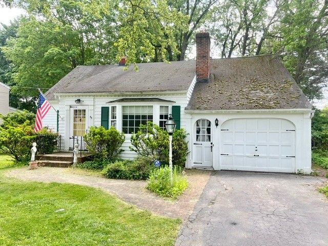 35 Country Lane, Penfield, NY 14526