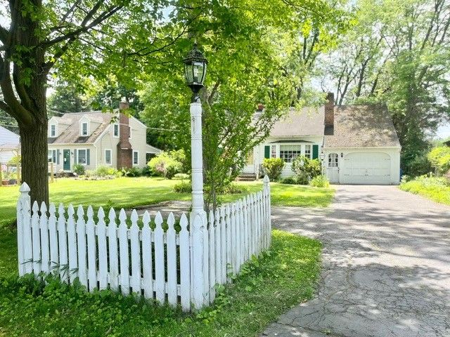 35 Country Lane, Penfield, NY 14526