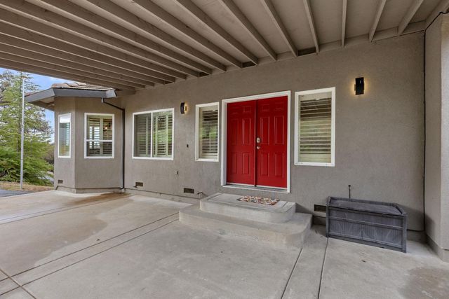 13399 Bell Brook Dr, Auburn, CA 95602