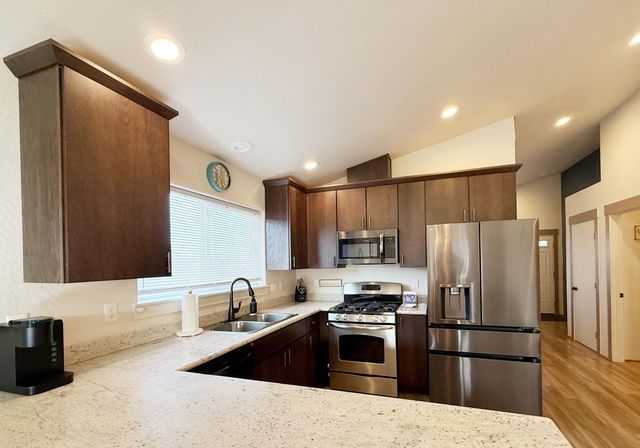 1627 S Columbus Avenue, Medford, OR 97501