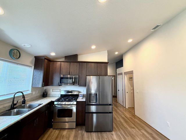 1627 S Columbus Avenue, Medford, OR 97501