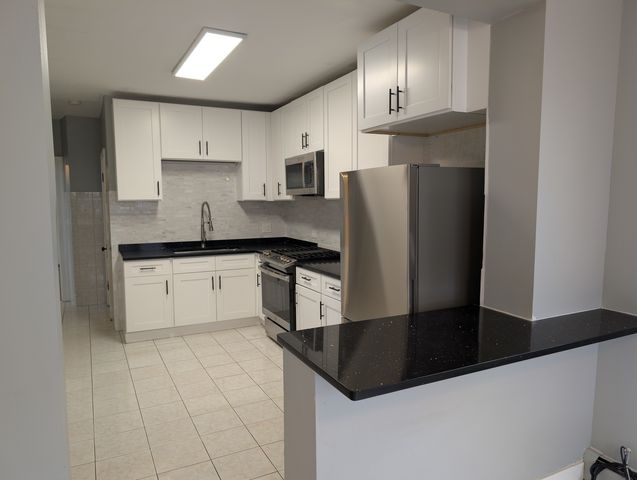 7041 W Addison Street 2R, Chicago, IL 60634