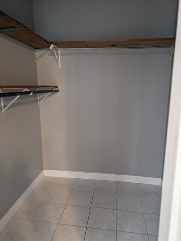 7041 W Addison Street 2R, Chicago, IL 60634