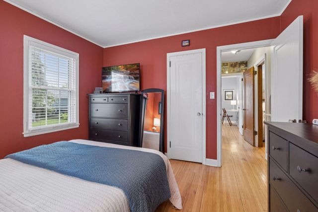 957 Hoyt Avenue W, Saint Paul, MN 55117