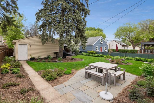 957 Hoyt Avenue W, Saint Paul, MN 55117