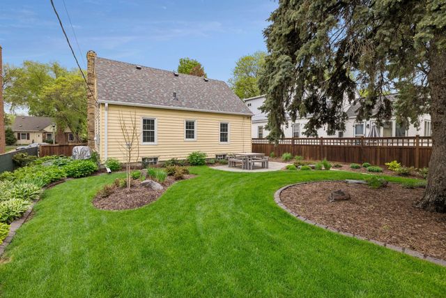 957 Hoyt Avenue W, Saint Paul, MN 55117