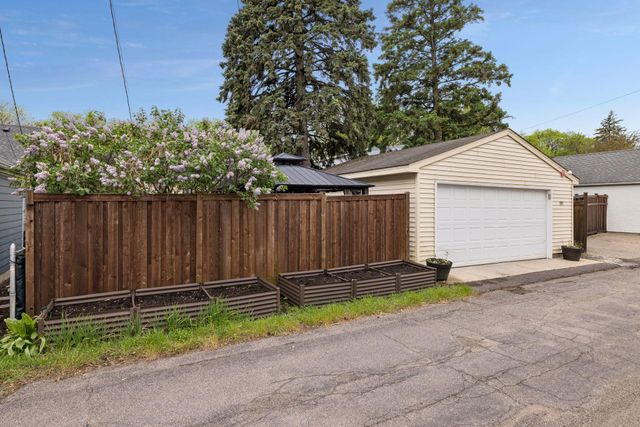 957 Hoyt Avenue W, Saint Paul, MN 55117