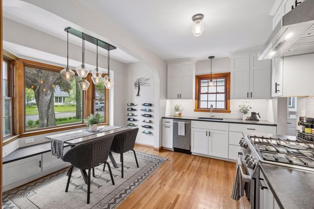957 Hoyt Avenue W, Saint Paul, MN 55117