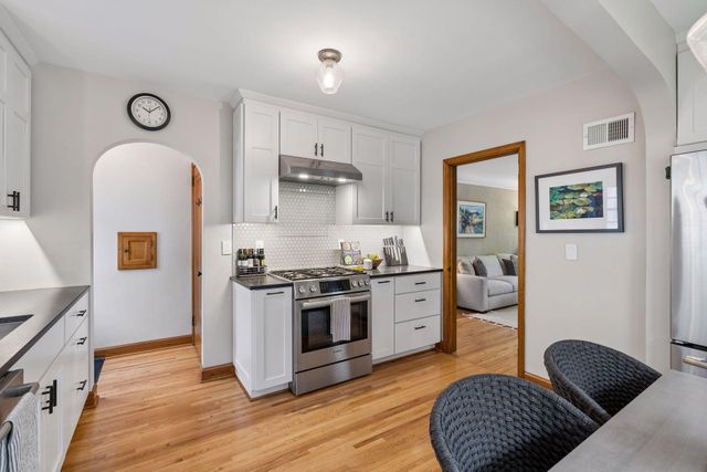 957 Hoyt Avenue W, Saint Paul, MN 55117
