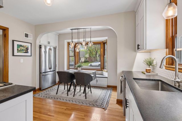 957 Hoyt Avenue W, Saint Paul, MN 55117