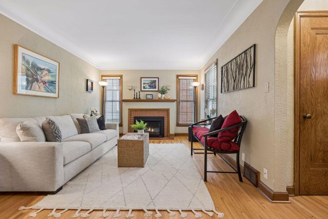 957 Hoyt Avenue W, Saint Paul, MN 55117
