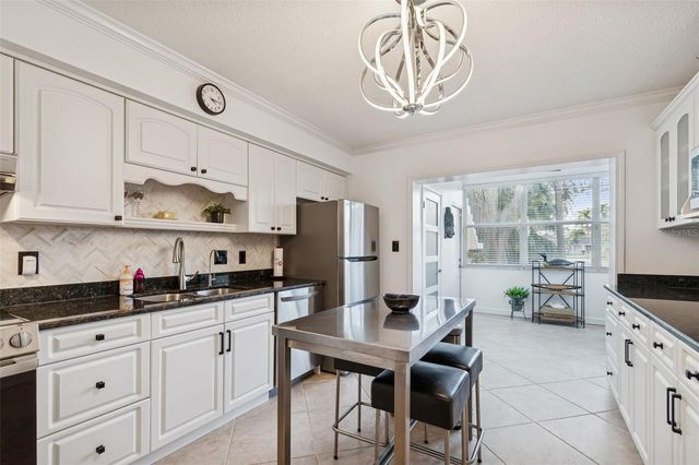 1338 SNELL ISLE BOULEVARD NE 2, St Petersburg, FL 33704