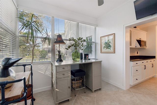 1338 SNELL ISLE BOULEVARD NE 2, St Petersburg, FL 33704