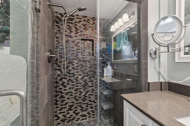 1338 SNELL ISLE BOULEVARD NE 2, St Petersburg, FL 33704