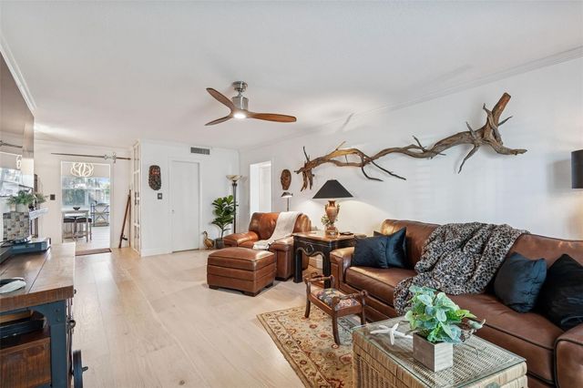 1338 SNELL ISLE BOULEVARD NE 2, St Petersburg, FL 33704