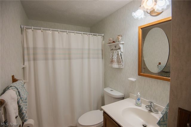 719 Oregon Avenue, Mcdonald, OH 44437