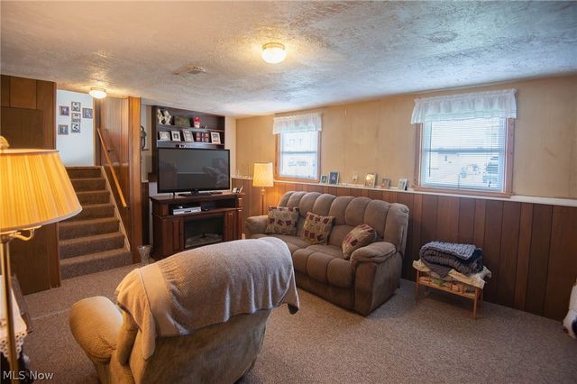 719 Oregon Avenue, Mcdonald, OH 44437