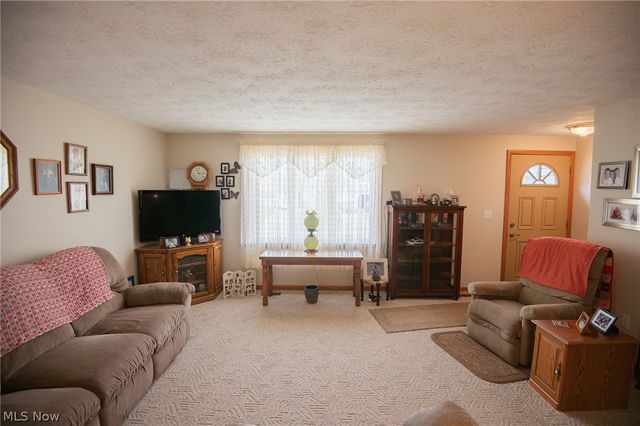 719 Oregon Avenue, Mcdonald, OH 44437