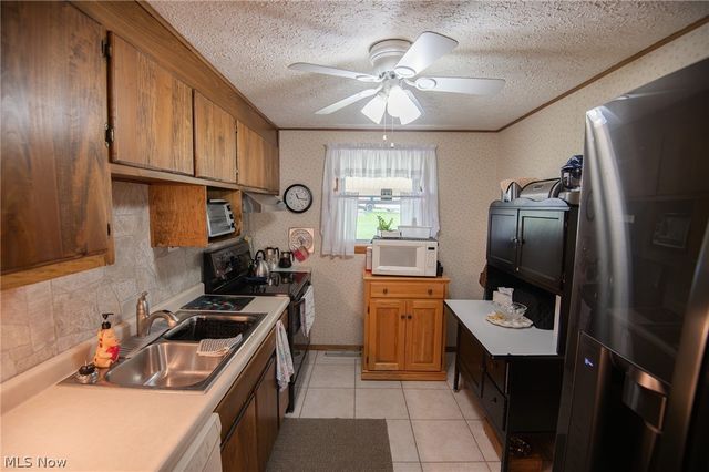 719 Oregon Avenue, Mcdonald, OH 44437