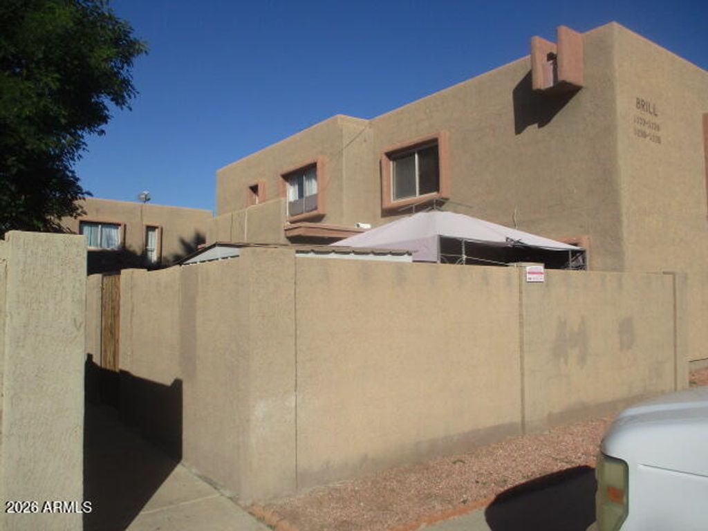 5228 W BRILL Street, Phoenix, AZ 85043