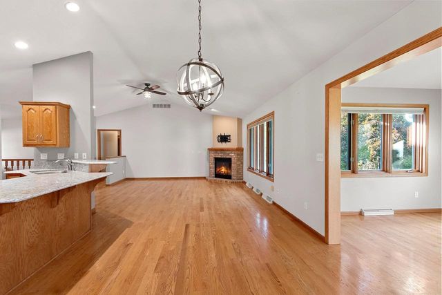 2238 HOPF LANE, De Pere, WI 54115