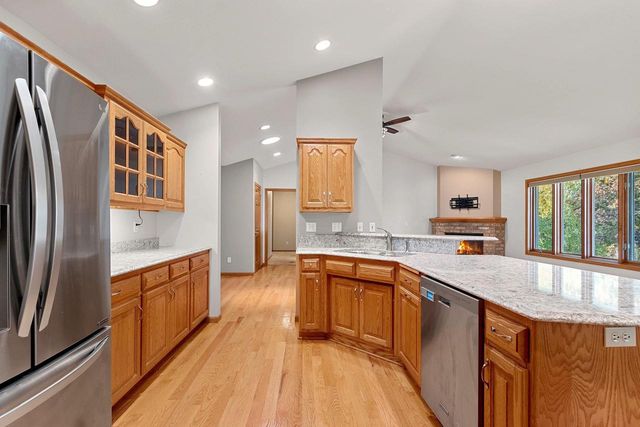 2238 HOPF LANE, De Pere, WI 54115