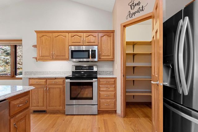 2238 HOPF LANE, De Pere, WI 54115