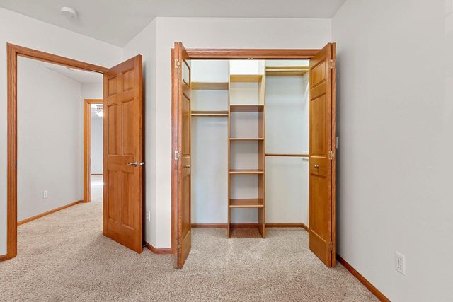 2238 HOPF LANE, De Pere, WI 54115